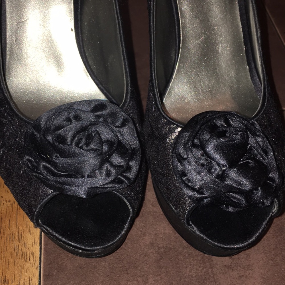 👠🔥GUESS Heels 🔥👠 - Picture 3 of 6